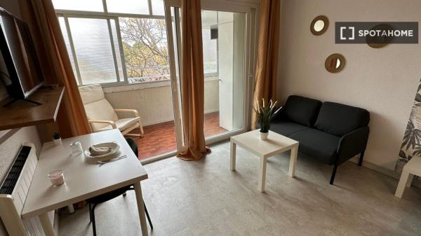 Se alquila habitación en piso de 4 dormitorios en Madrid