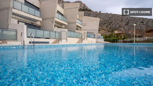 Apartamento de 3 dormitorios en alquiler en Calpe, Alicante