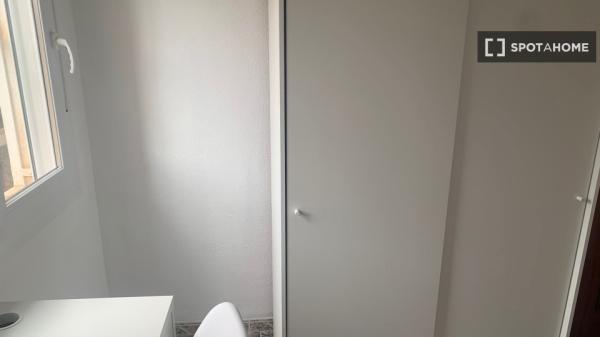 2 quartos em apartamento compartilhado em Málaga