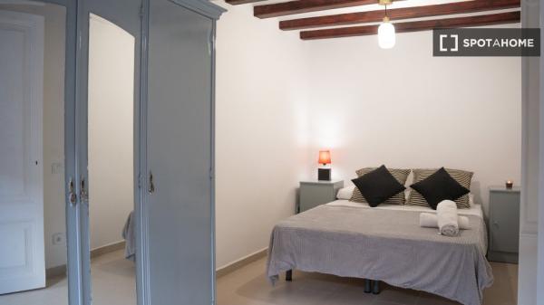 Habitación en piso compartido en barcelona.