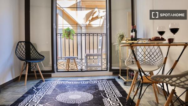 Room in shared apartment in Barcelona