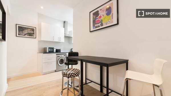 Apartamento de 2 dormitorios en alquiler en Malasaña, Madrid