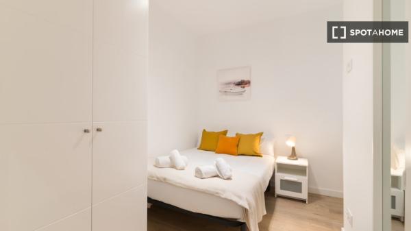 Apartamento de 2 dormitorios en alquiler en Malasaña, Madrid