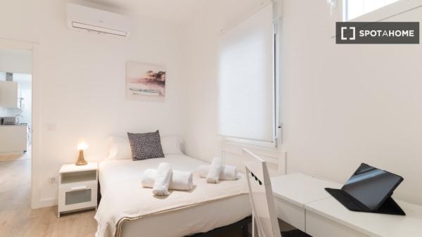 Apartamento de 2 dormitorios en alquiler en Malasaña, Madrid