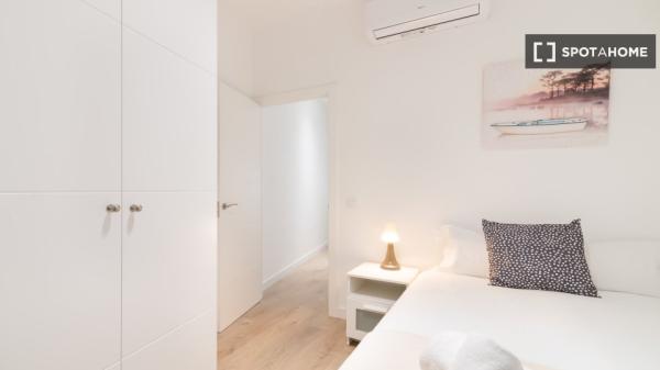 Apartamento de 2 dormitorios en alquiler en Malasaña, Madrid