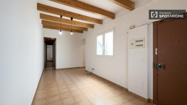 Zimmer zu vermieten in einer 3-Zimmer-Wohnung in Barcelona