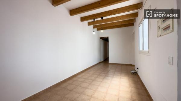 Zimmer zu vermieten in einer 3-Zimmer-Wohnung in Barcelona