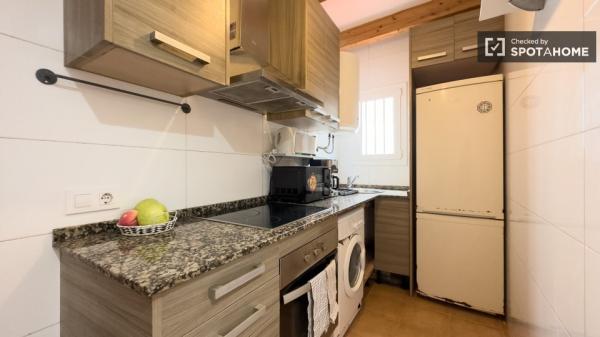 Se alquila habitación en piso de 3 habitaciones en Barcelona