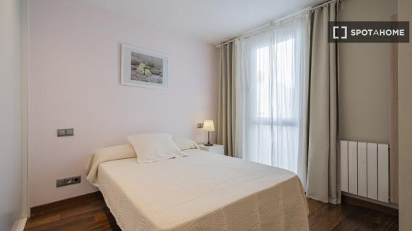 Zimmer zu vermieten in 4-Zimmer-Wohnung in Madrid