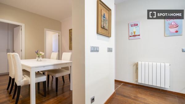 Room for rent in 4-bedroom apartment in  Madrid