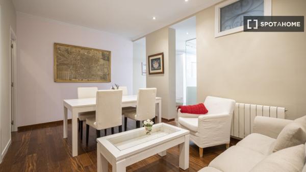 Room for rent in 4-bedroom apartment in  Madrid