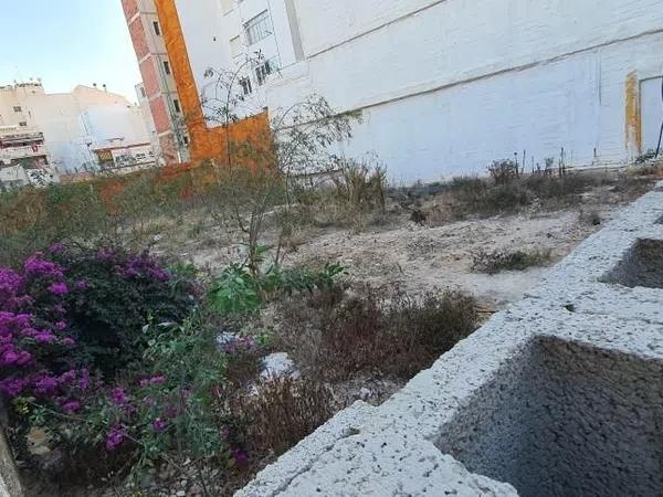 Terreno en calle de Pedro Lorca