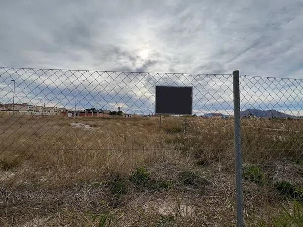 Terreno en calle Valencia