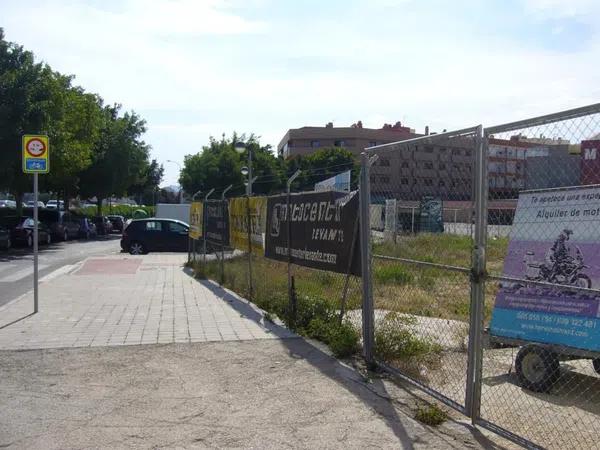 Terreno en avenida Hospital, 10