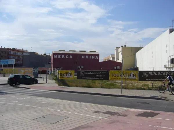 Terreno en avenida Hospital, 10