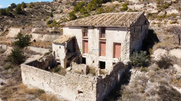 Caserón en Relleu