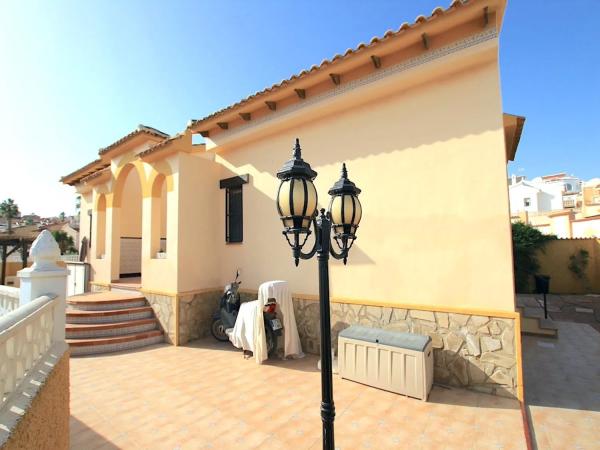 Casa independiente en calle Pico del Puig Campana