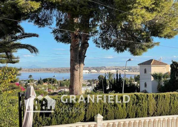 Chalet en Barrio Los Balcones - Los Altos del Edén