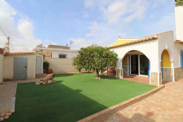 Chalet en Barrio Lomas de Cabo Roig-Los Dolses