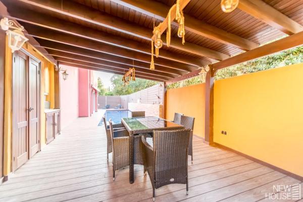 Chalet adosado en calle Clara Campoamor, 3