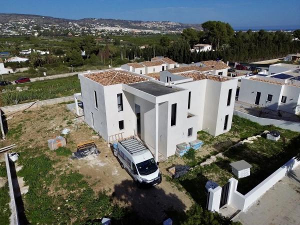 Casa independiente en camino Fondo