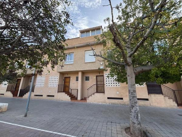 Chalet adosado en avenida Jaume i