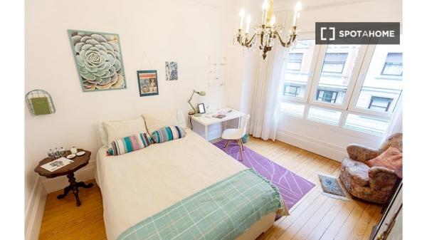 Habitación amueblada en apartamento de 7 dormitorios en Indautxu, Bilbao