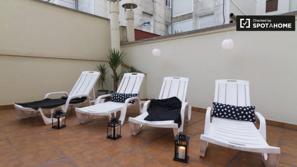 Habitación moderna en un apartamento de 8 dormitorios en Abando, Bilbao