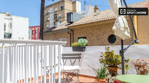 Apartamento de 2 dormitorios en alquiler en en Corts, Valencia