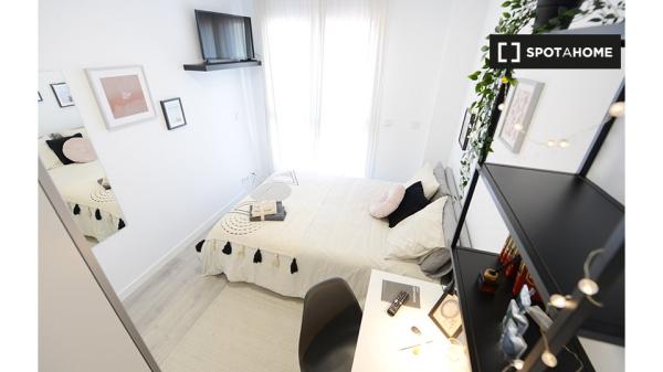 Se alquila habitación en piso de 4 dormitorios en Basurto, Bilbao