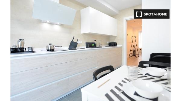 Se alquila habitación en piso de 4 dormitorios en Basurto, Bilbao