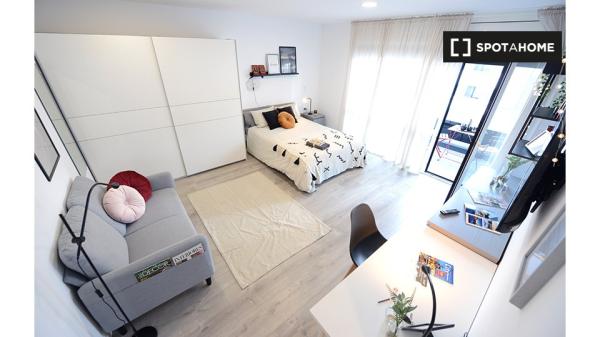 Se alquila habitación en piso de 4 dormitorios en Basurto, Bilbao