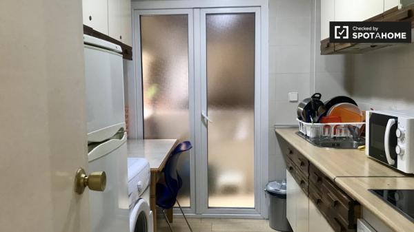 Pokój w apartamencie z 6 sypialniami w Alcalá de Henares w Madrycie