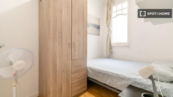 Quarto para alugar em apartamento de 19 quartos em Eixample, Barcelona