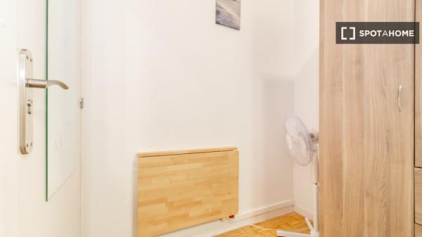 Quarto para alugar em apartamento de 19 quartos em Eixample, Barcelona