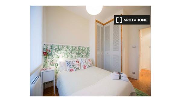 Se alquila habitación en piso de 3 dormitorios en Castaños, Bilbao