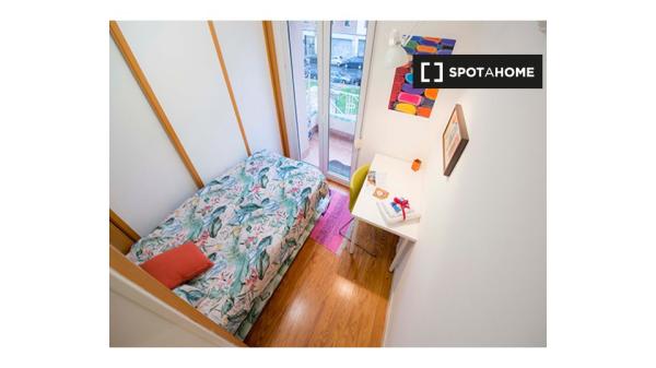 Se alquila habitación en piso de 3 dormitorios en Castaños, Bilbao