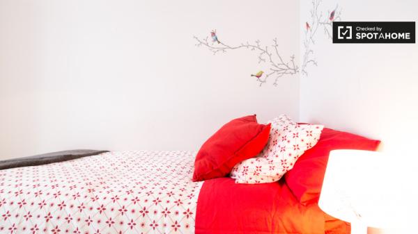 Habitación soleada en apartamento de 4 dormitorios, Bilbao la Vieja, Bilbao