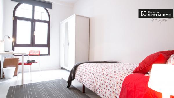 Habitación soleada en apartamento de 4 dormitorios, Bilbao la Vieja, Bilbao