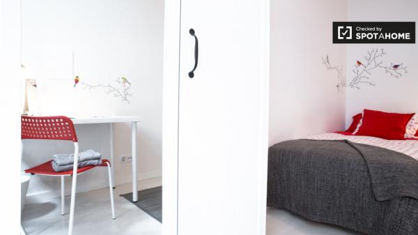 Habitación soleada en apartamento de 4 dormitorios, Bilbao la Vieja, Bilbao