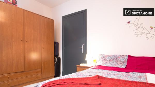 Habitación soleada en apartamento de 4 dormitorios, Bilbao la Vieja, Bilbao