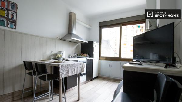 Habitación chic en apartamento de 3 dormitorios en Uribarri, Bilbao