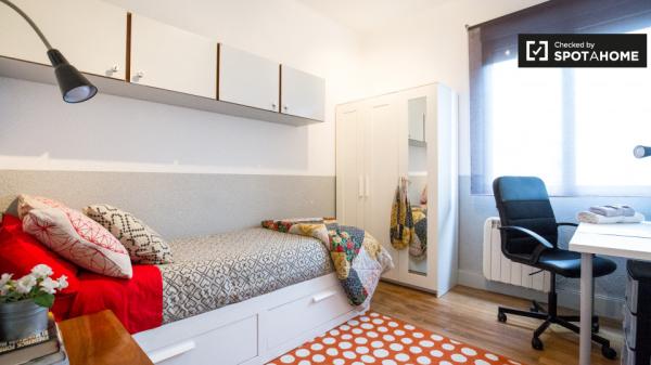 Habitación chic en apartamento de 3 dormitorios en Uribarri, Bilbao