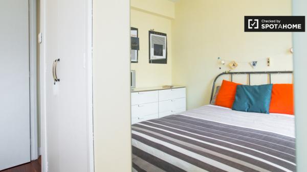 Habitación soleada en apartamento de 3 dormitorios en Getxo, Bilbao