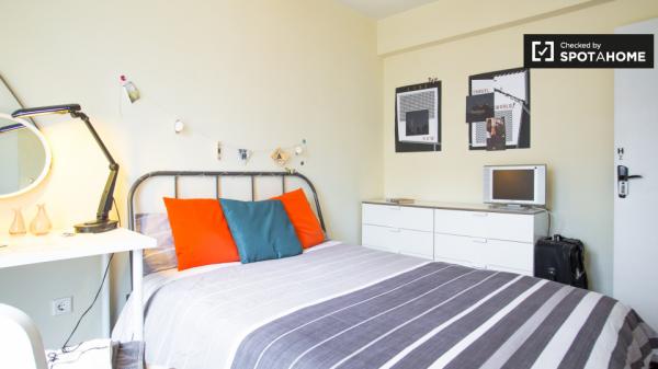 Habitación soleada en apartamento de 3 dormitorios en Getxo, Bilbao