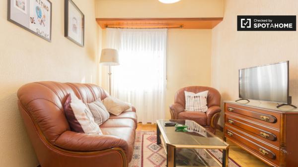 Habitación amueblada en apartamento de 3 dormitorios en Rekalde, Bilbao