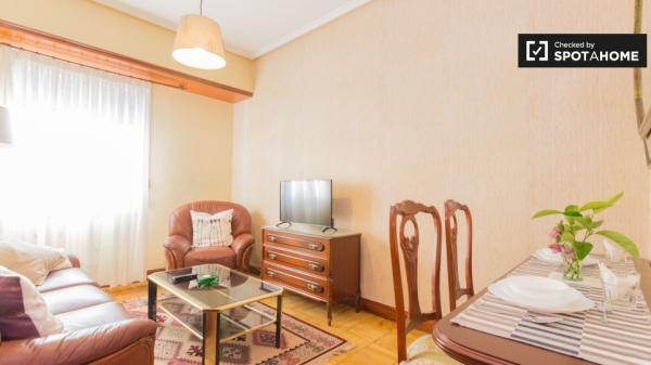 Habitación amueblada en apartamento de 3 dormitorios en Rekalde, Bilbao