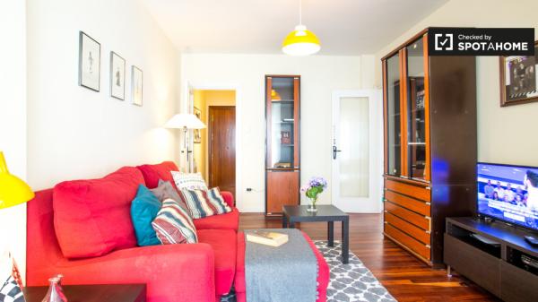 Habitación soleada en apartamento de 3 dormitorios en Getxo, Bilbao