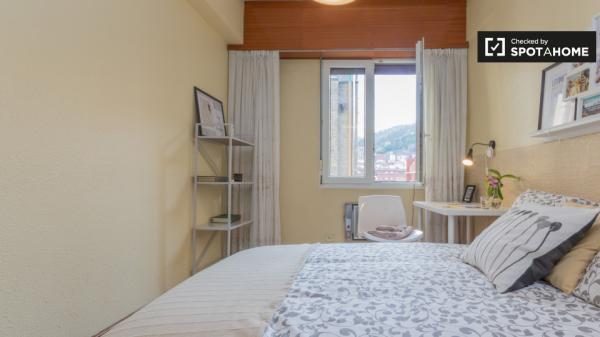 Habitación amueblada en apartamento de 3 dormitorios en Rekalde, Bilbao