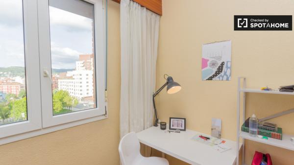 Habitación amueblada en apartamento de 3 dormitorios en Rekalde, Bilbao